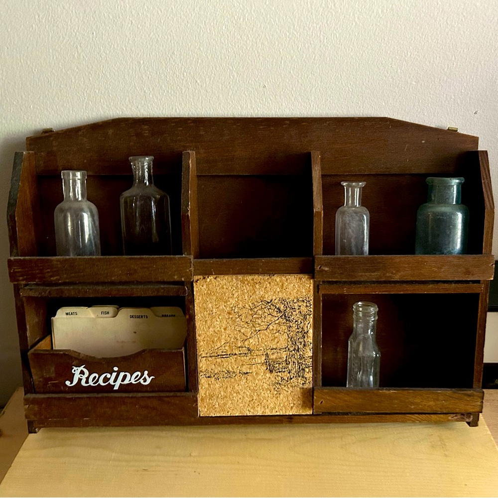 VTG Wooden Hanging Spice Rack Glass Bottles recipe cards Cottagecore farmhouse - Picture 2 of 7